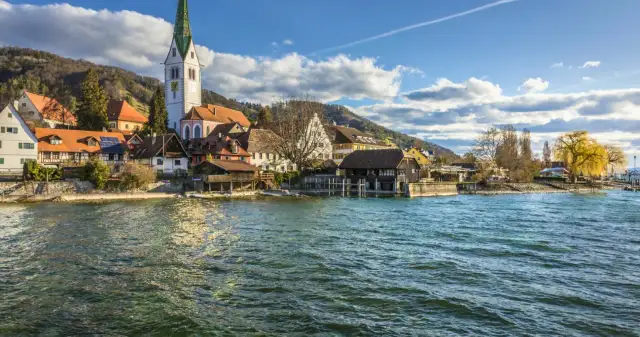 Kto napisał Jezioro Bodeńskie? Poznaj historię i kontekst powieści