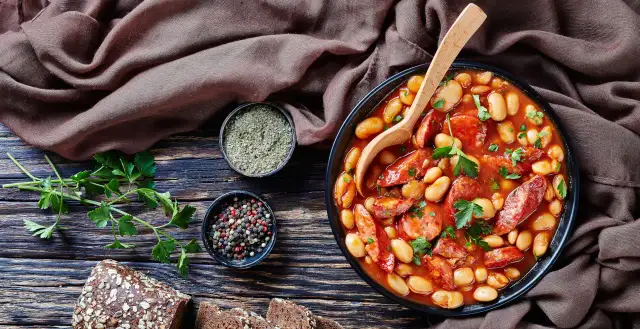 Jakie przyprawy do fasoli po bretońsku, by uzyskać wyjątkowy smak?