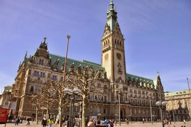 Czy w Hamburgu jest bezpiecznie? Odkryj zagrożenia i porady dla turystów