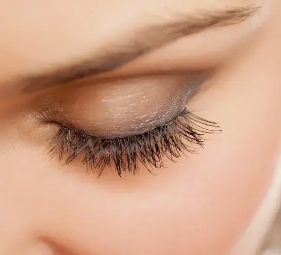 Rzęsy skręt C czy D – jaki wybór sprawi, że twoje oczy zyskają blask?