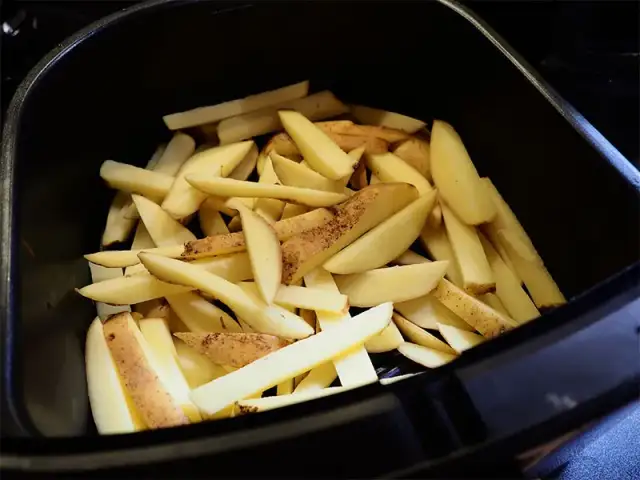 Jak przygotować frytki do frytkownicy beztłuszczowej, by były chrupiące