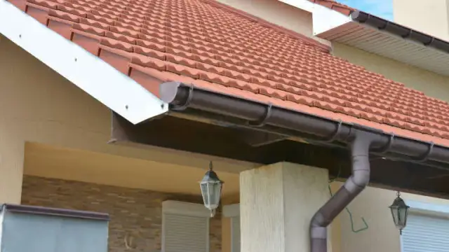 Jak połączyć rynny plastikowe – proste sposoby i niezbędne narzędzia