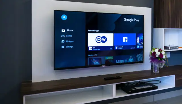 Smart TV czy Android TV co lepsze: porównanie funkcji i wydajności