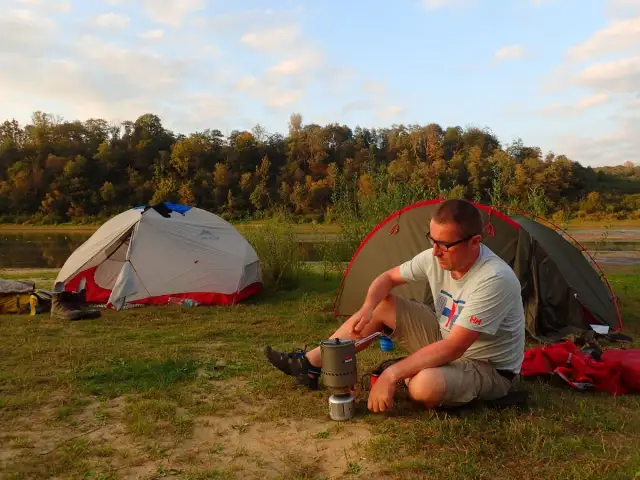 Jak rozłożyć namiot - uniknij błędów, śpij spokojnie!