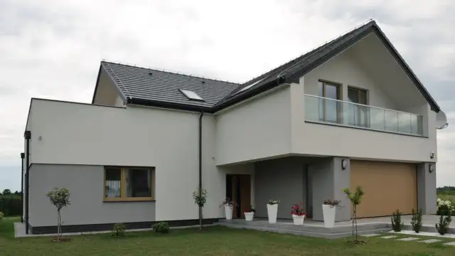 Z czego elewacja zewnętrzna? Kluczowe materiały i ich właściwości