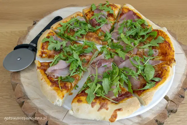 Domowa pizza jak z pizzerii? Mój przepis i tajne triki!