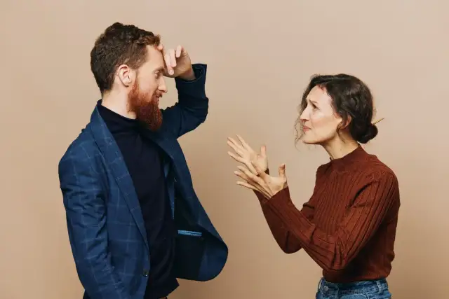 Jak poradzić sobie ze zdradą i rozstaniem – kroki do uzdrowienia emocjonalnego