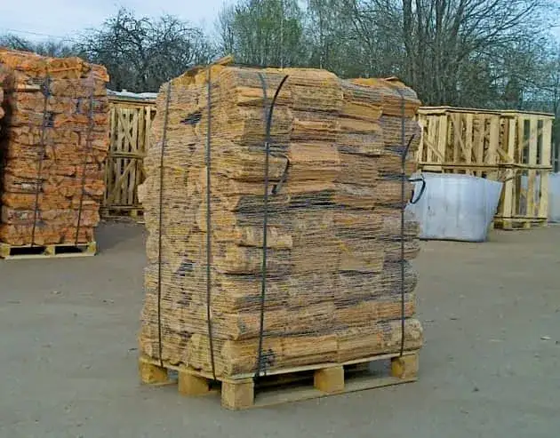 Brykiet vs. drewno: Co ogrzeje dom taniej i efektywniej?