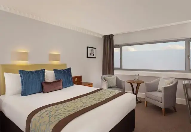 Jak znaleźć tani nocleg w Londynie i zaoszczędzić na podróży