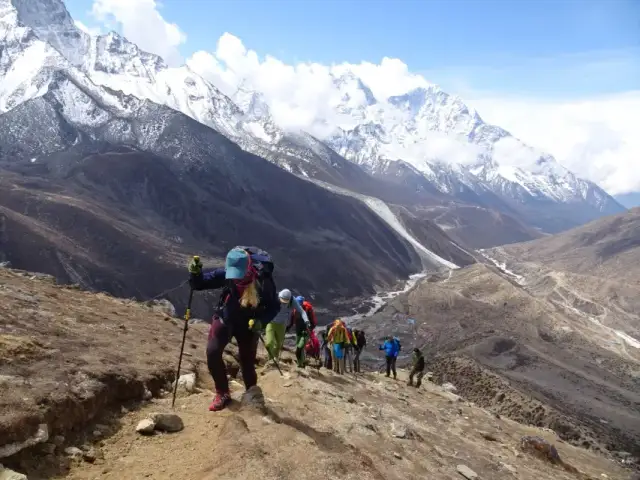 Mount Everest: Gdzie leży? Polski ślad i Twój trekking do EBC