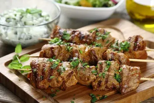 Co z łopatki na obiad? Pyszne przepisy, które zaskoczą smakami