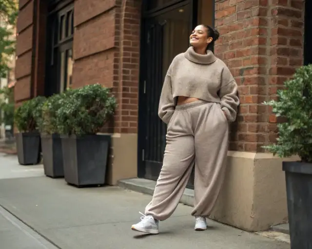 Jak nosić bluzki oversize? Stylizacje dla każdej figury