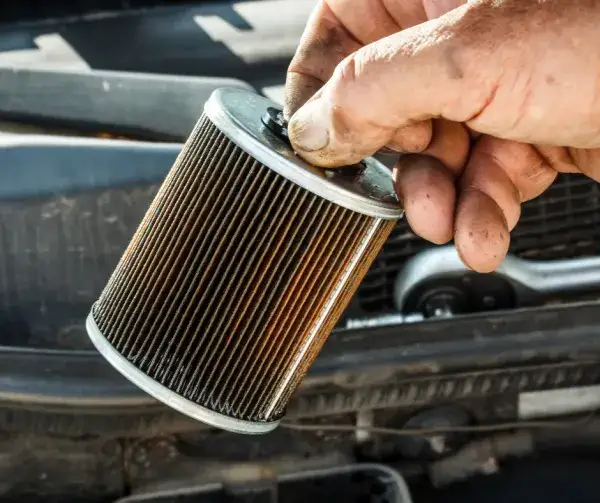 Woda w filtrze paliwa diesel objawy – jak uniknąć poważnych problemów