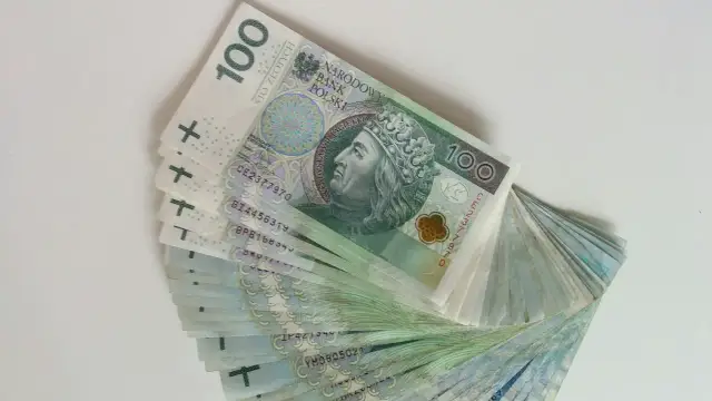 Ile kosztuje aparat na dolny łuk? Wszystkie opłaty i czy to możliwe?