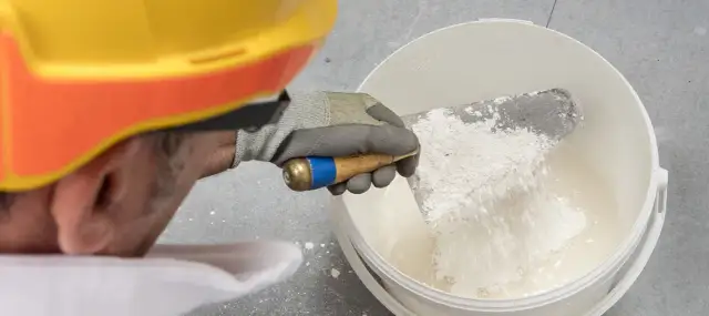 Czy gips jest szkodliwy? Odkryj zagrożenia i bezpieczne zastosowanie