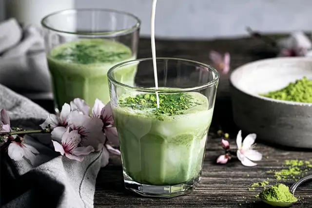 Matcha: na co pomaga? Przewodnik po zdrowiu, kuchni i urodzie.