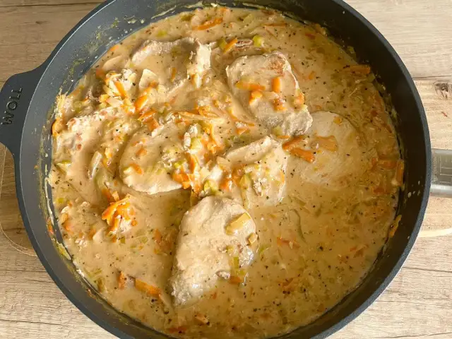 Kości ze schabu: przepisy na pyszne zupy i sosy (zero waste)