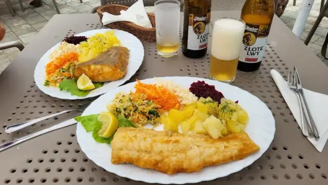 Kąty Rybackie: Gdzie zjeść najlepiej? Przewodnik po smakach!