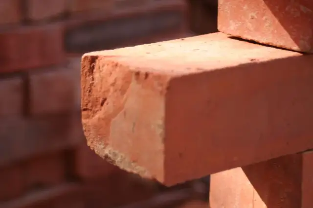 Ile cegły jest na palecie? Sprawdź, ile zaoszczędzisz na zakupie