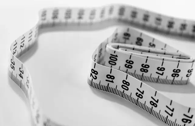 Zmierz głowę bez centymetra! Proste metody na idealną czapkę