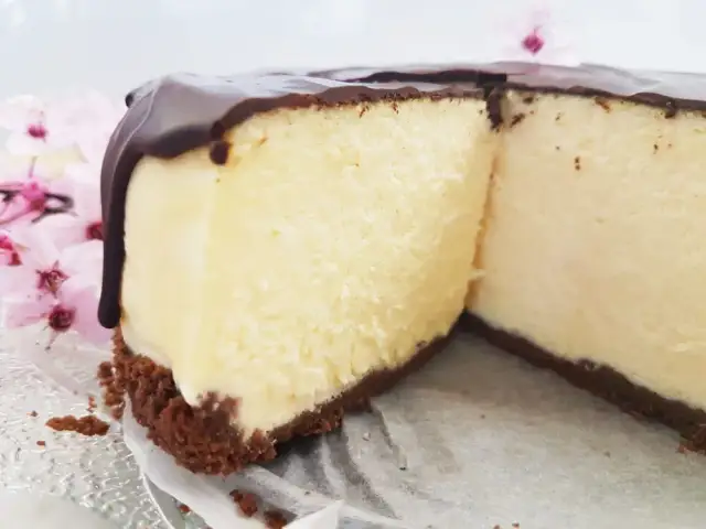 Sernik który nie opada na herbatnikach – sprawdzony przepis na sukces