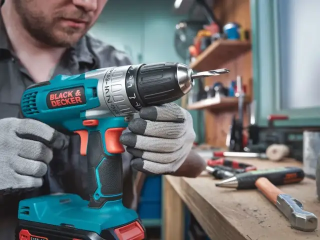 Jak łatwo i bezpiecznie zdjąć głowicę z wiertarki Black&Decker bez błędów