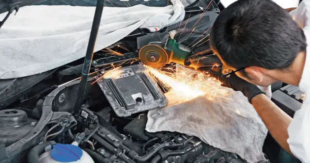 Jak odblokować sterownik silnika i uniknąć kosztownych napraw