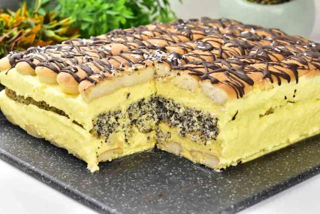 Ciasto Pijak: Czym nasączyć biszkopt? Alkoholowo czy bezalko?