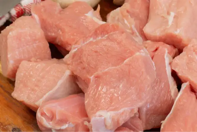 Cielęcina co to? Poznaj właściwości i zastosowanie tego mięsa