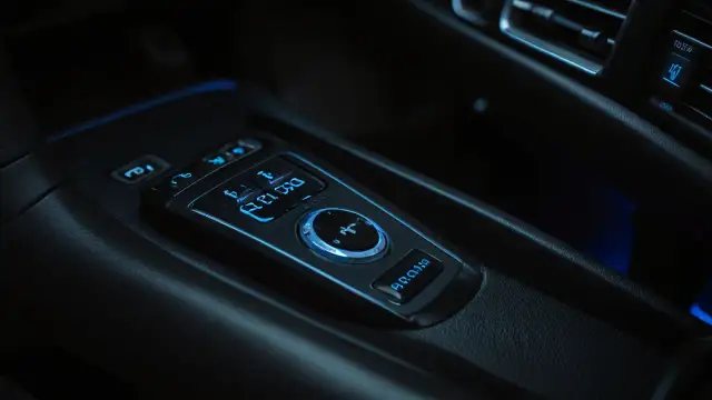 Pedały w automacie – Jakie opcje mają małe auta i jak wpływają na komfort jazdy?