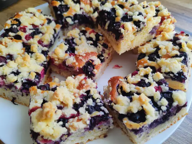 Ciasto z owocami bez jajek - Zdrowe ciasto z mąki kukurydzianej i owocami