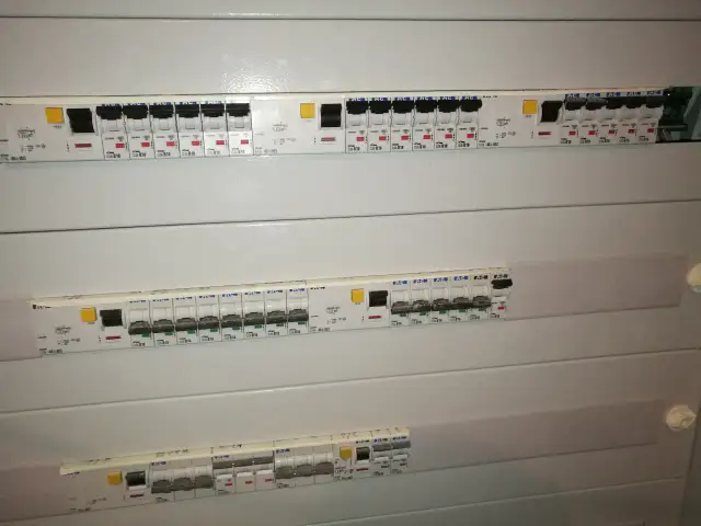 Różnicówka wybija w nocy? Odkryj przyczyny i sam zdiagnozuj problem!