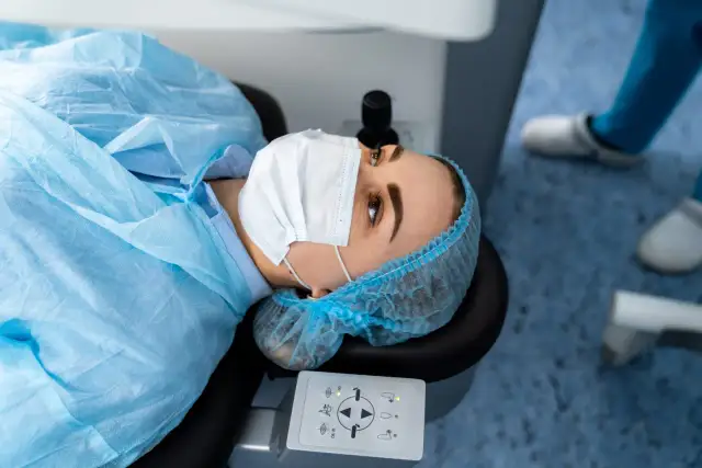 Ile trwa laserowa korekcja wzroku? Czas zabiegu i co musisz wiedzieć