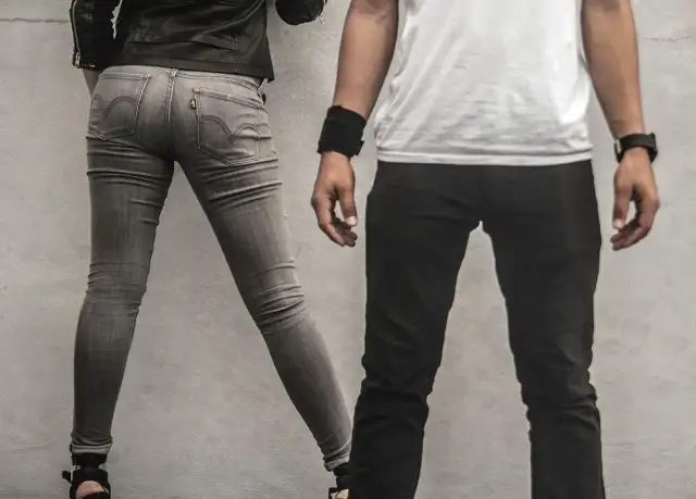 Spodnie 34/32: Jaki to rozmiar? Przelicz na cm i kup idealne!