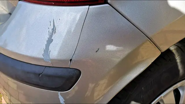 Jak usunąć lakier z plastikowego zderzaka bez uszkodzeń i stresu