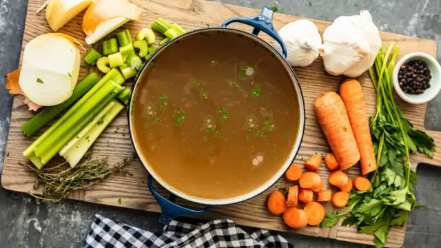 Czy rosół jest dietetyczny? Sprawdź, jak przygotować zdrową wersję