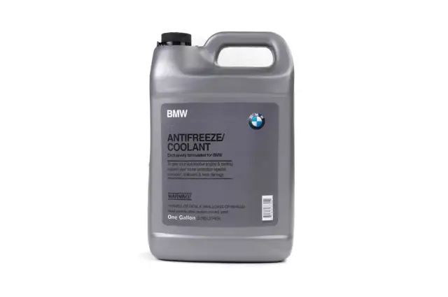 Szary kanister z płynem chłodniczym BMW z etykietą "ANTIFREEZE/COOLANT".
