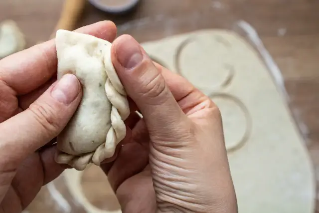 Jak lepić pierogi? Prosty przepis i triki, które musisz znać!