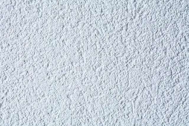 Usuwanie tynku mineralnego: Poradnik DIY krok po kroku. Czy to dla Ciebie?