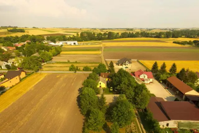 Jakie dokumenty do kupna działki rolnej? Uniknij kosztownych błędów