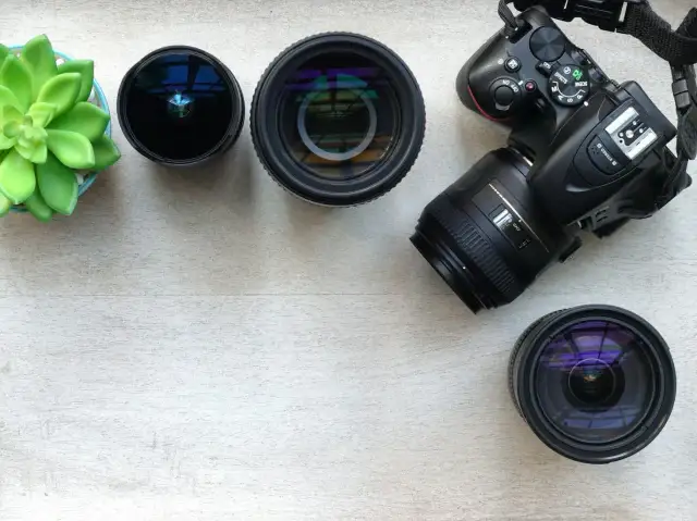 Czym się różni obiektyw zmiennoogniskowy od stałoogniskowego? Kluczowe różnice