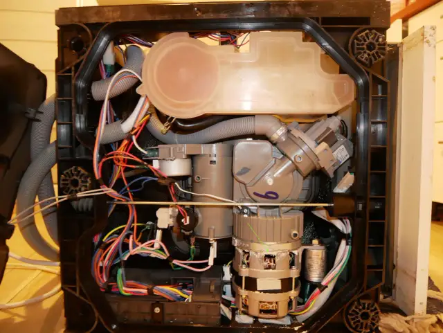 Jak naprawić błąd E4 w zmywarce Amica: 5 skutecznych metod