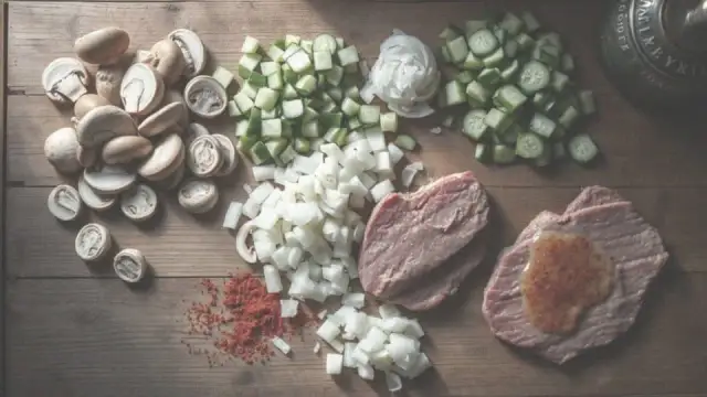 Najlepsze surówki do strogonowa, które wzbogacą Twoje danie