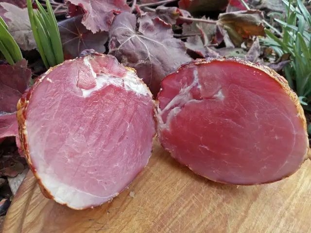 Wędzona szynka na obiad: Ponad 10 przepisów, które pokochasz!