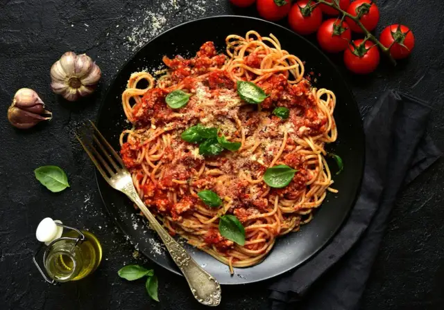 Szybkie i pyszne obiady: 20+ pomysłów, które odmienią Twoją kuchnię