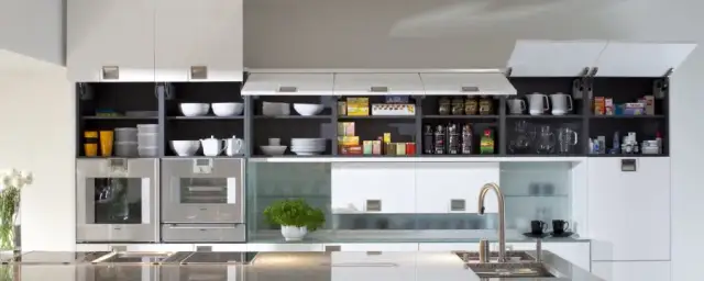 Organizacja kuchni: Jak trzymać wszystko, by mieć porządek?