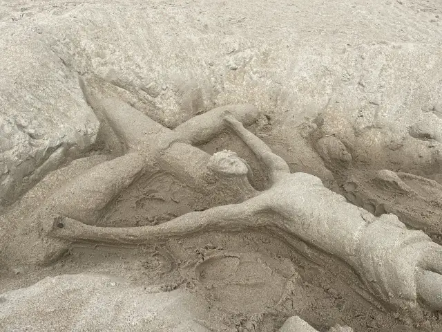 Rzeźby z piasku: Gdzie je podziwiać i jak stworzyć własną?