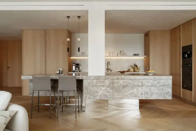 Wykończenie ściany nad blatem: Materiały, trendy 2026 i porady