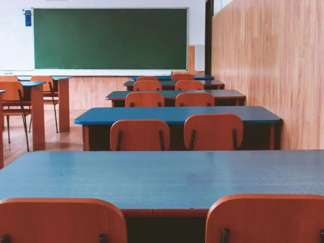 Zasiłek szkolny 2026: Komu przysługuje i jak go otrzymać?