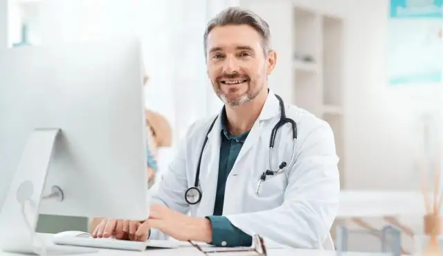 Urolog gdzie najszybciej? Znajdź pomoc w 24h: NFZ, prywatnie, SOR